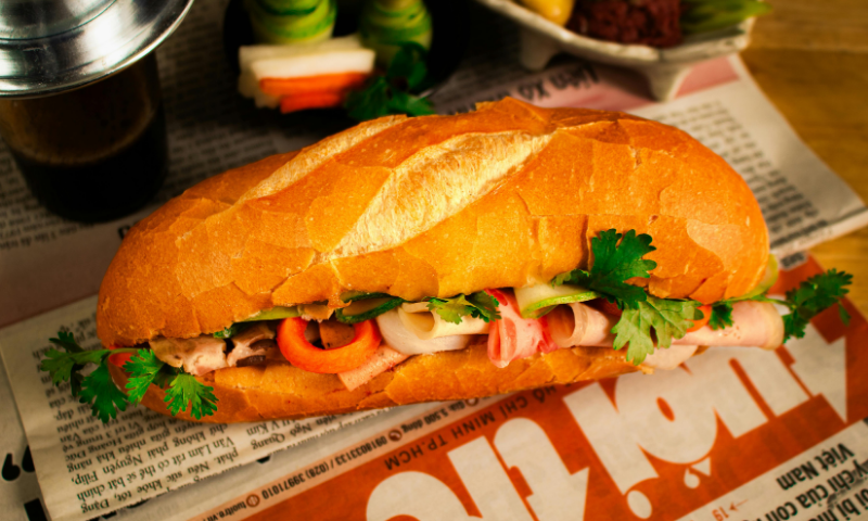Bánh mì Việt Nam Từ món ăn đường phố đến biểu tượng di sản toàn cầu