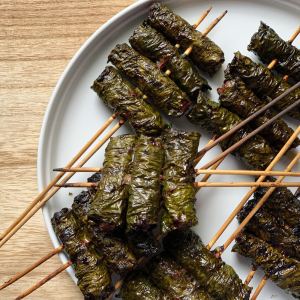 bò cuộn lá lốt xiên que