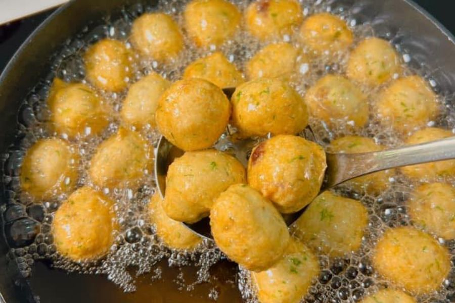 chiên cá viên chiên đông lạnh không xẹp