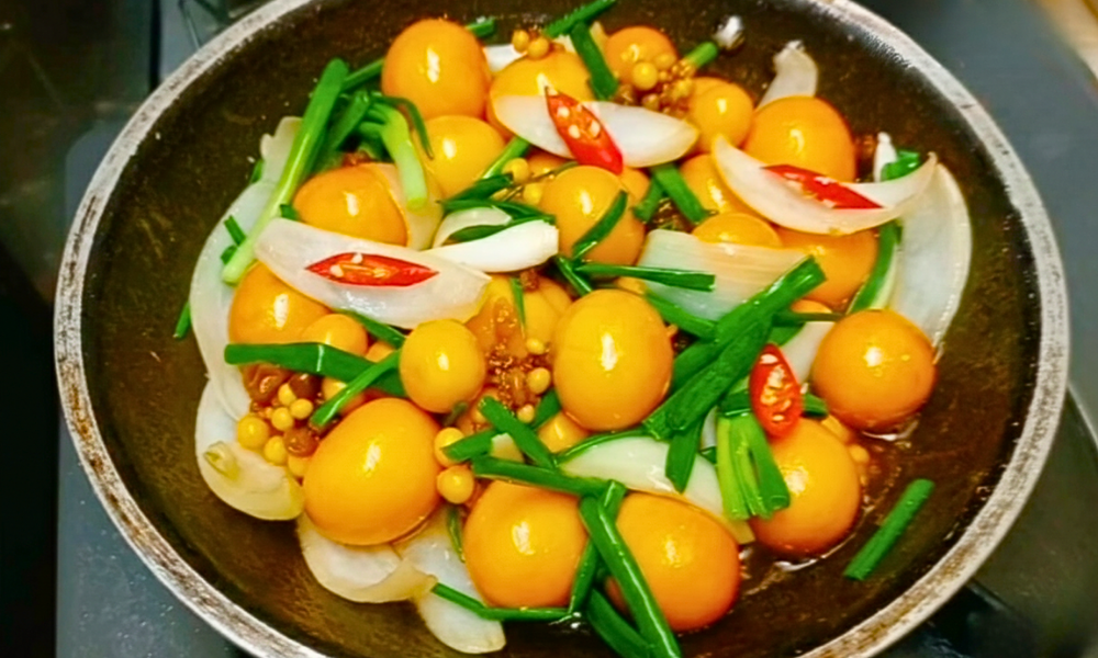 cách làm trứng non cháy tỏi