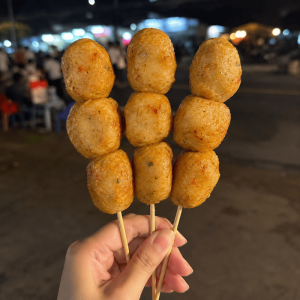 chả cá sữa bắp chiên xiên que